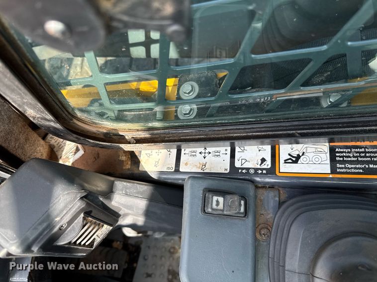 image for item DW5168 2021 John Deere 324G skid steer loader