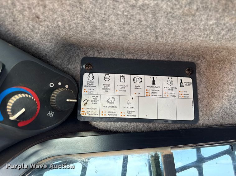 image for item DW5168 2021 John Deere 324G skid steer loader