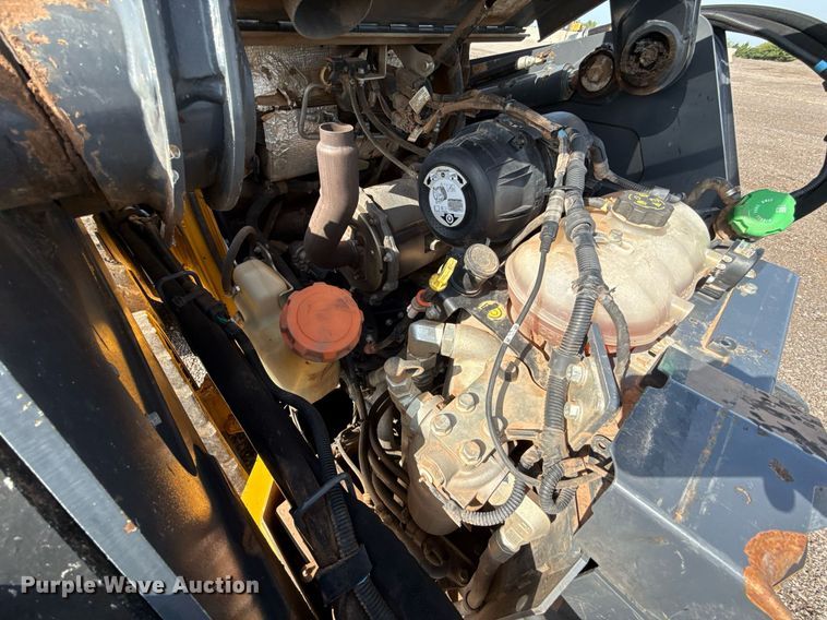 image for item DW5168 2021 John Deere 324G skid steer loader