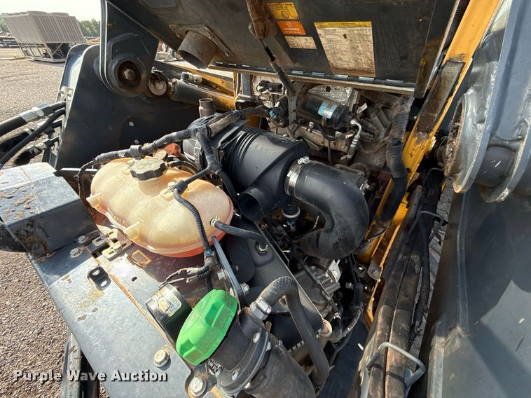 image for item DW5168 2021 John Deere 324G skid steer loader