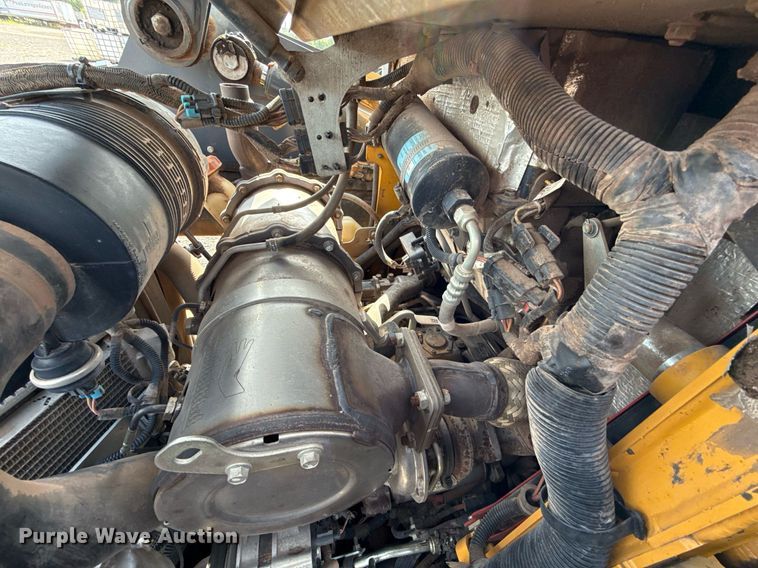 image for item DW5168 2021 John Deere 324G skid steer loader