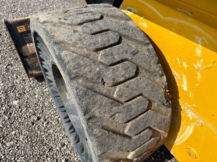 image for item DW5168 2021 John Deere 324G skid steer loader