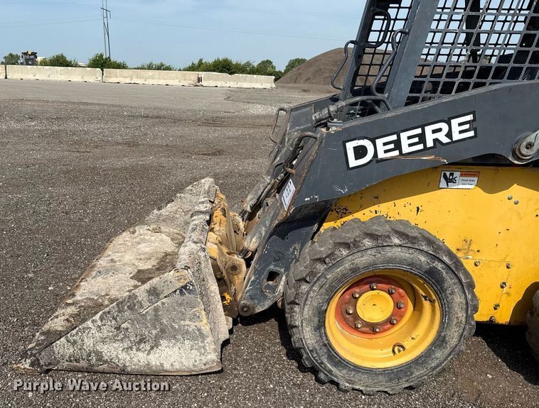 image for item DW5169 2016 John Deere 316GR skid steer loader
