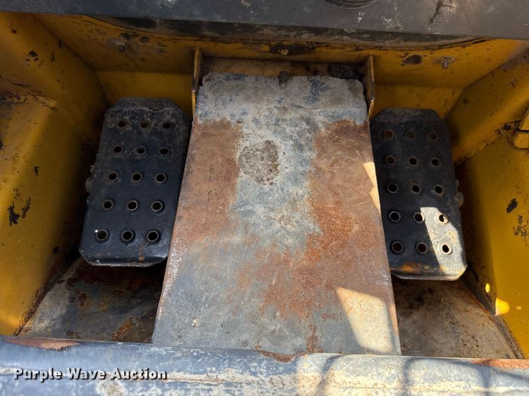 image for item DW5169 2016 John Deere 316GR skid steer loader