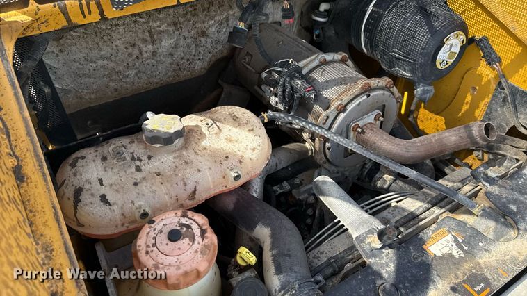 image for item DW5169 2016 John Deere 316GR skid steer loader