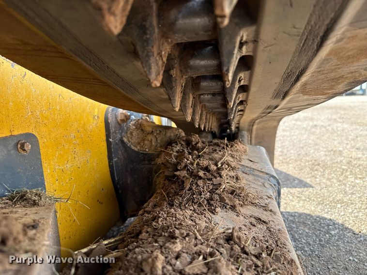 image for item DW5170 2021 John Deere 331G tracked skid steer loader