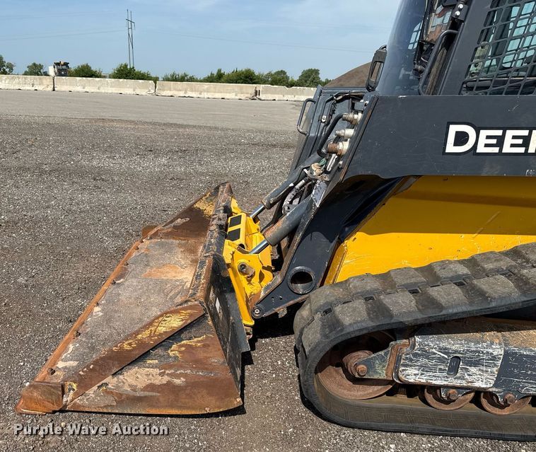 image for item DW5171 2021 John Deere 325G tracked skid steer loader