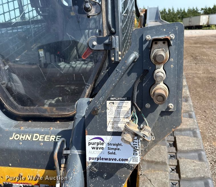 image for item DW5171 2021 John Deere 325G tracked skid steer loader