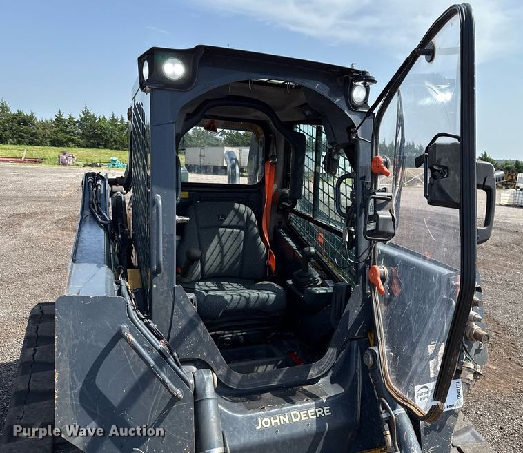 image for item DW5171 2021 John Deere 325G tracked skid steer loader