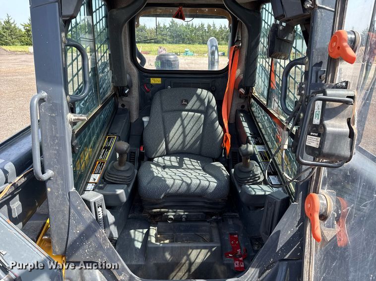 image for item DW5171 2021 John Deere 325G tracked skid steer loader