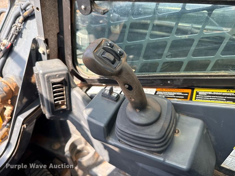 image for item DW5171 2021 John Deere 325G tracked skid steer loader