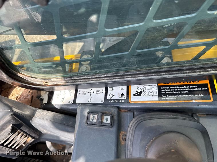 image for item DW5171 2021 John Deere 325G tracked skid steer loader