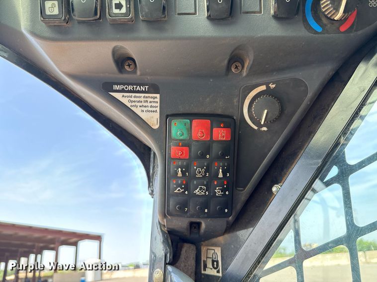 image for item DW5171 2021 John Deere 325G tracked skid steer loader