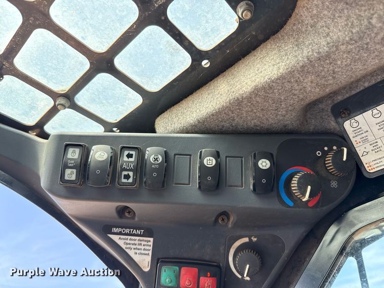 image for item DW5171 2021 John Deere 325G tracked skid steer loader