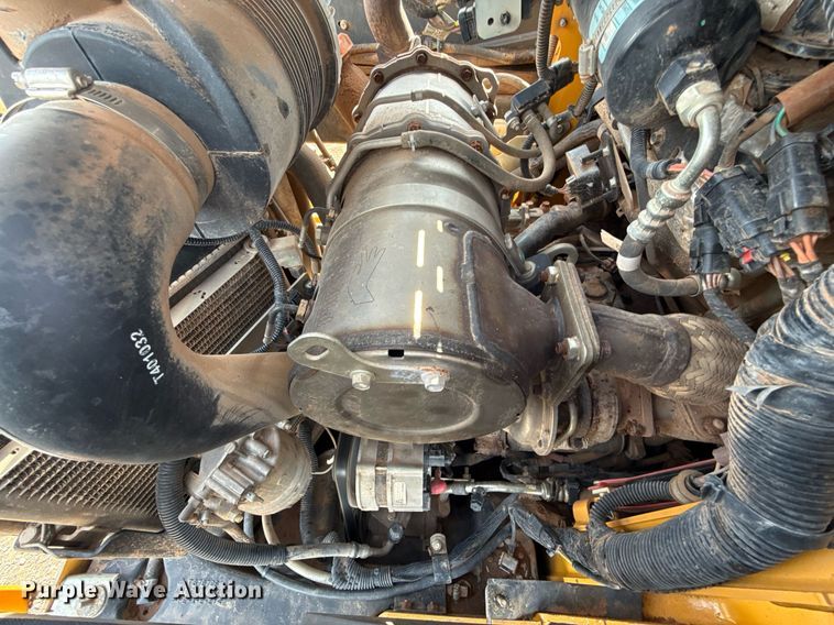 image for item DW5171 2021 John Deere 325G tracked skid steer loader