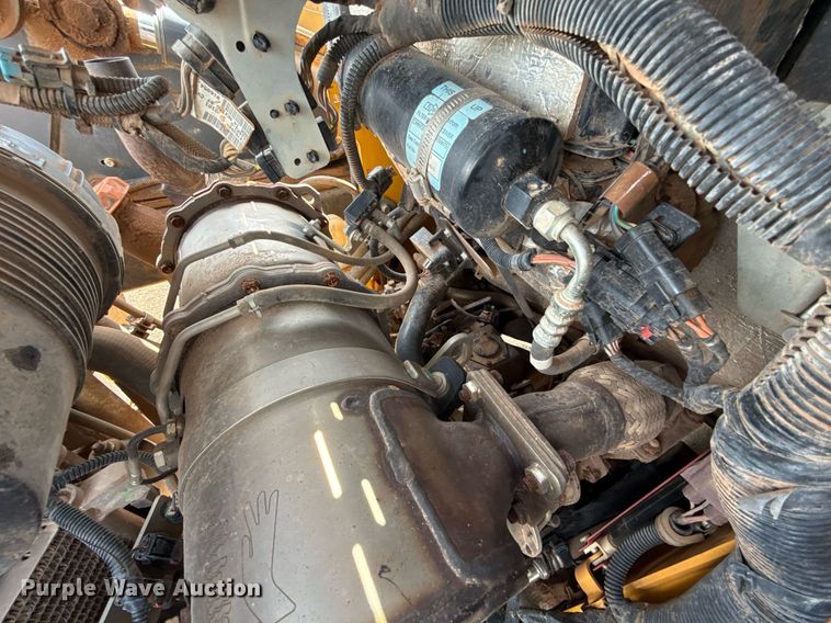 image for item DW5171 2021 John Deere 325G tracked skid steer loader