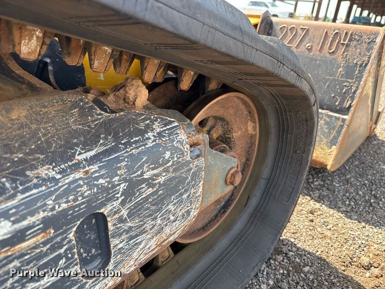 image for item DW5171 2021 John Deere 325G tracked skid steer loader