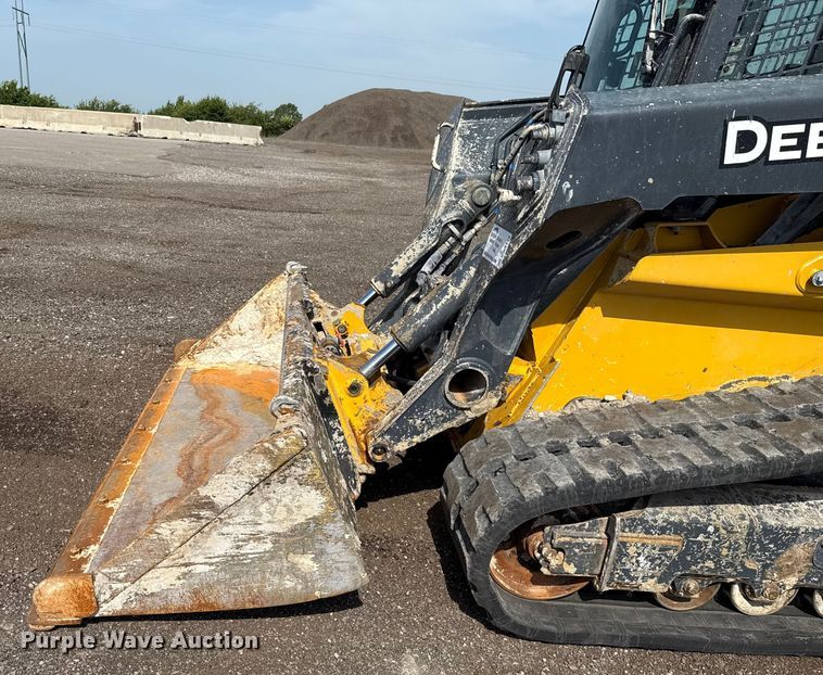 image for item DW5172 2021 John Deere 331G tracked skid steer loader