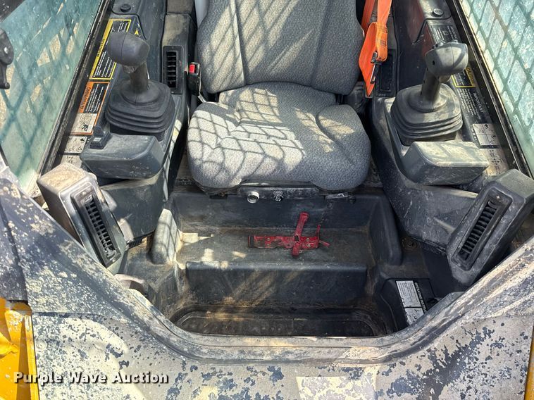 image for item DW5172 2021 John Deere 331G tracked skid steer loader