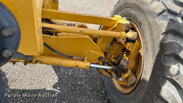 image for item DW5179 2013 John Deere 672GP motor grader