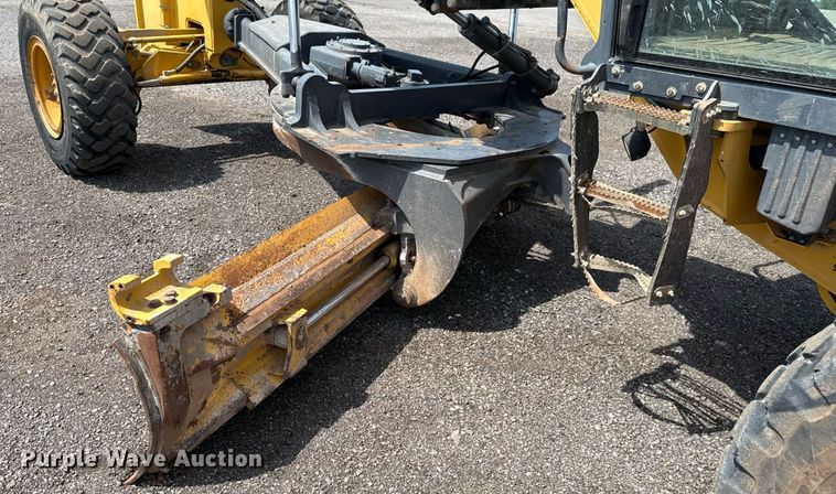 image for item DW5179 2013 John Deere 672GP motor grader