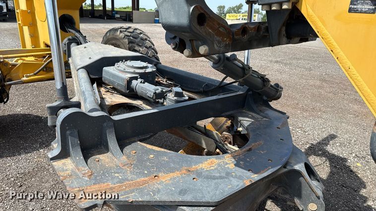 image for item DW5179 2013 John Deere 672GP motor grader