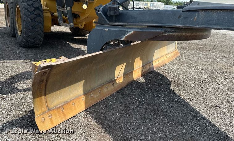 image for item DW5179 2013 John Deere 672GP motor grader