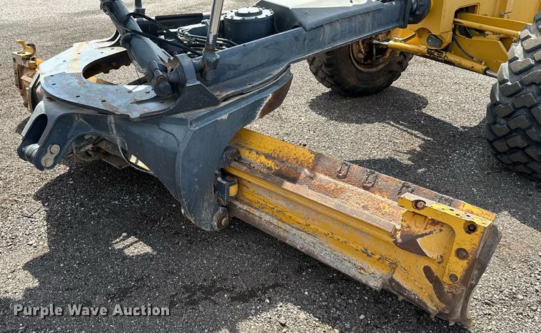 image for item DW5179 2013 John Deere 672GP motor grader