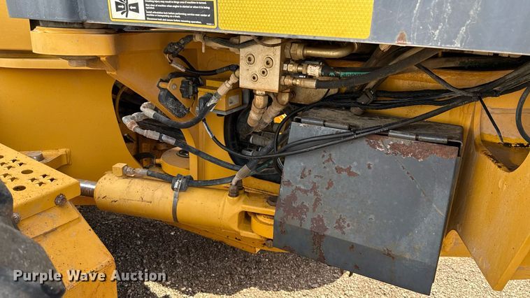 image for item DW5179 2013 John Deere 672GP motor grader