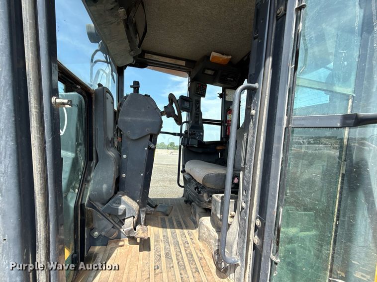 image for item DW5179 2013 John Deere 672GP motor grader