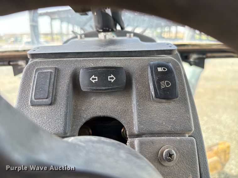 image for item DW5179 2013 John Deere 672GP motor grader