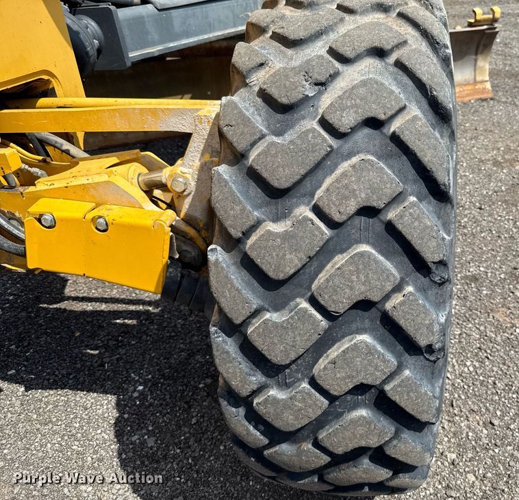 image for item DW5179 2013 John Deere 672GP motor grader