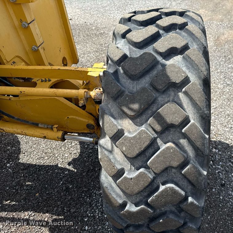 image for item DW5179 2013 John Deere 672GP motor grader