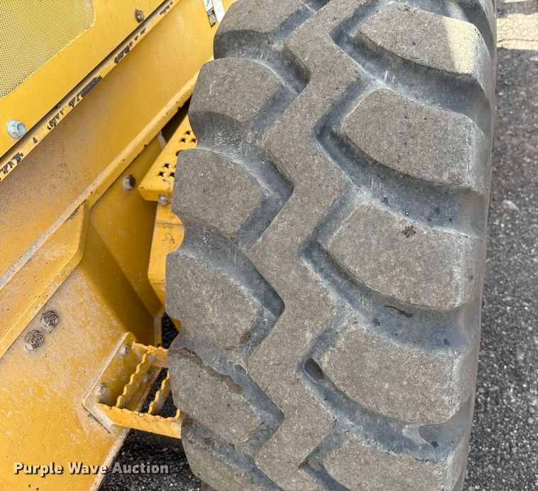 image for item DW5179 2013 John Deere 672GP motor grader