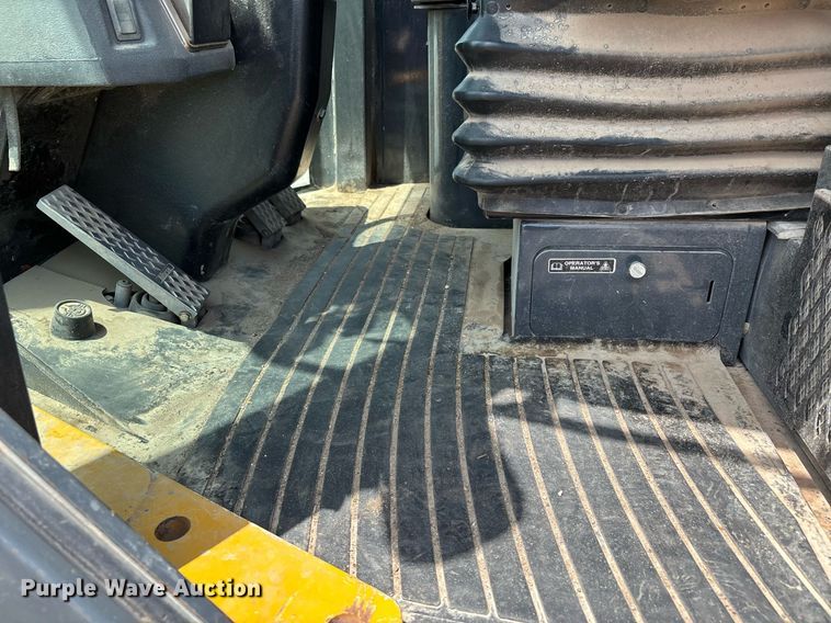 image for item DW7199 2006 John Deere 544J high lift wheel loader