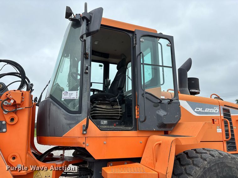 image for item DW7200 Doosan DL250TC-5 wheel loader