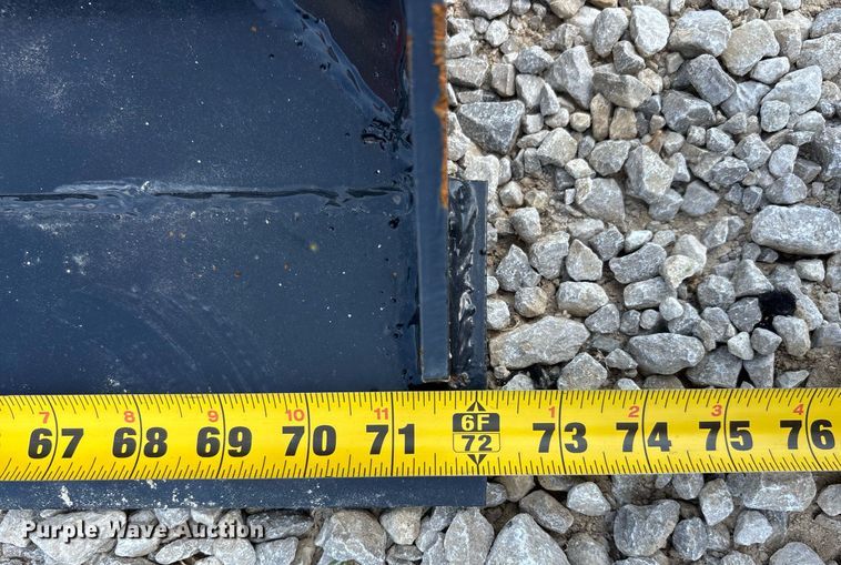 image for item DW7228 2025 GIYI GY-KH72F four-in-one skid steer bucket