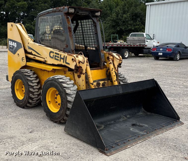 image for item DW7247 2008 Gehl 6640E skid steer loader