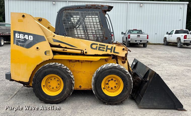 image for item DW7247 2008 Gehl 6640E skid steer loader