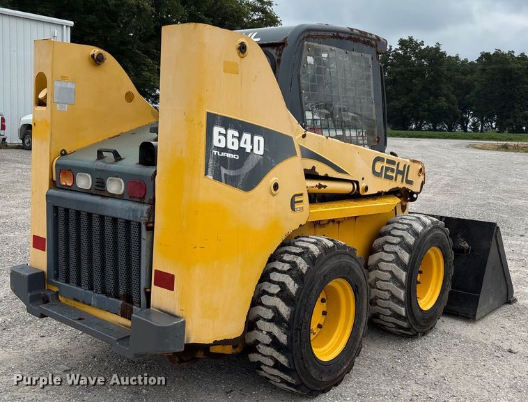image for item DW7247 2008 Gehl 6640E skid steer loader