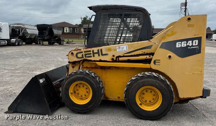image for item DW7247 2008 Gehl 6640E skid steer loader