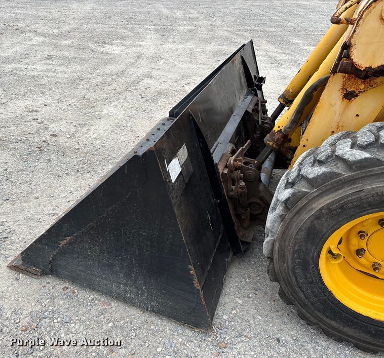 image for item DW7247 2008 Gehl 6640E skid steer loader