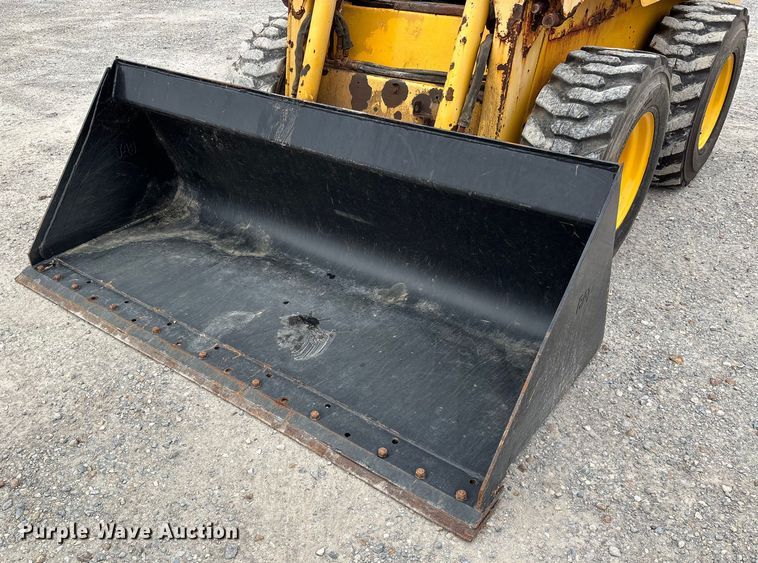 image for item DW7247 2008 Gehl 6640E skid steer loader