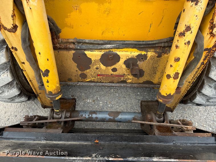 image for item DW7247 2008 Gehl 6640E skid steer loader