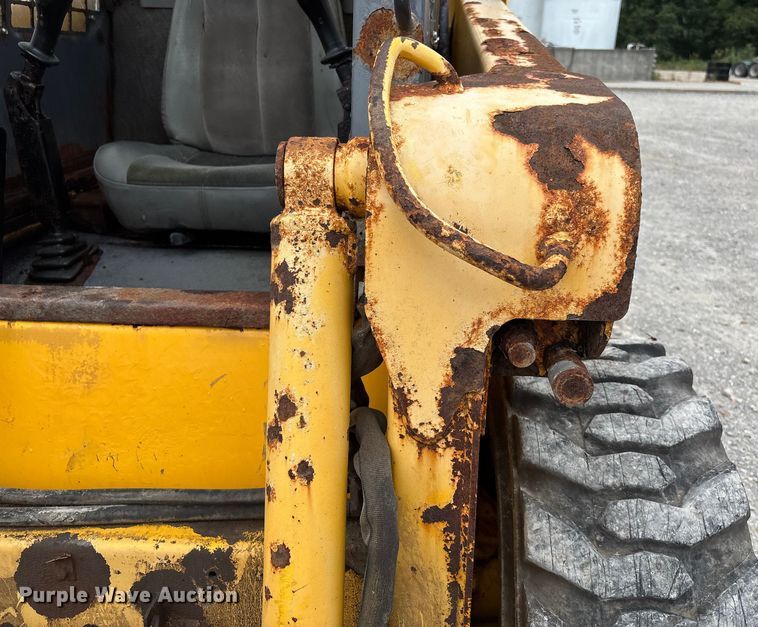 image for item DW7247 2008 Gehl 6640E skid steer loader