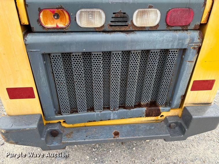 image for item DW7247 2008 Gehl 6640E skid steer loader