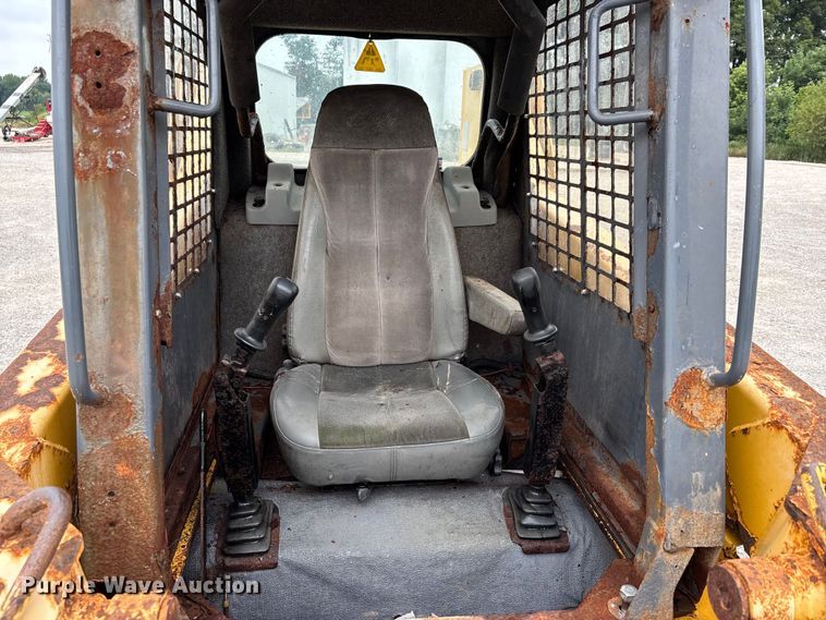 image for item DW7247 2008 Gehl 6640E skid steer loader