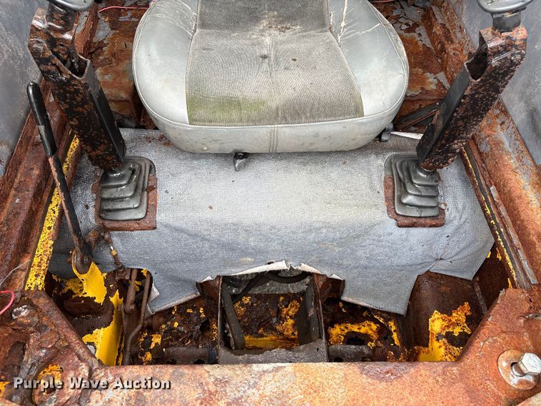 image for item DW7247 2008 Gehl 6640E skid steer loader