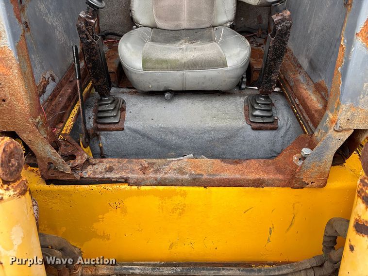 image for item DW7247 2008 Gehl 6640E skid steer loader