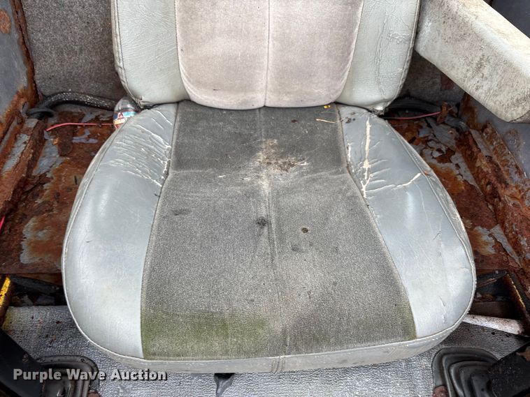 image for item DW7247 2008 Gehl 6640E skid steer loader